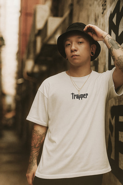 TRAPPER ORIGINAL V5 Unisex besticktes T-Shirt